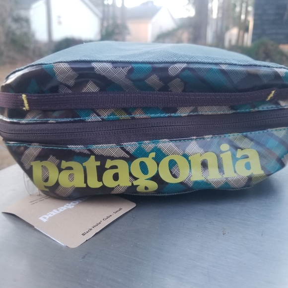 Patagonia black hole Cube Bag 3L NWT UNISEX - Picture 2 of 8